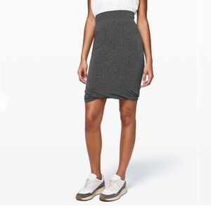 NWT LULULEMON BOULEVARD BLISS SKIRT SZ 6